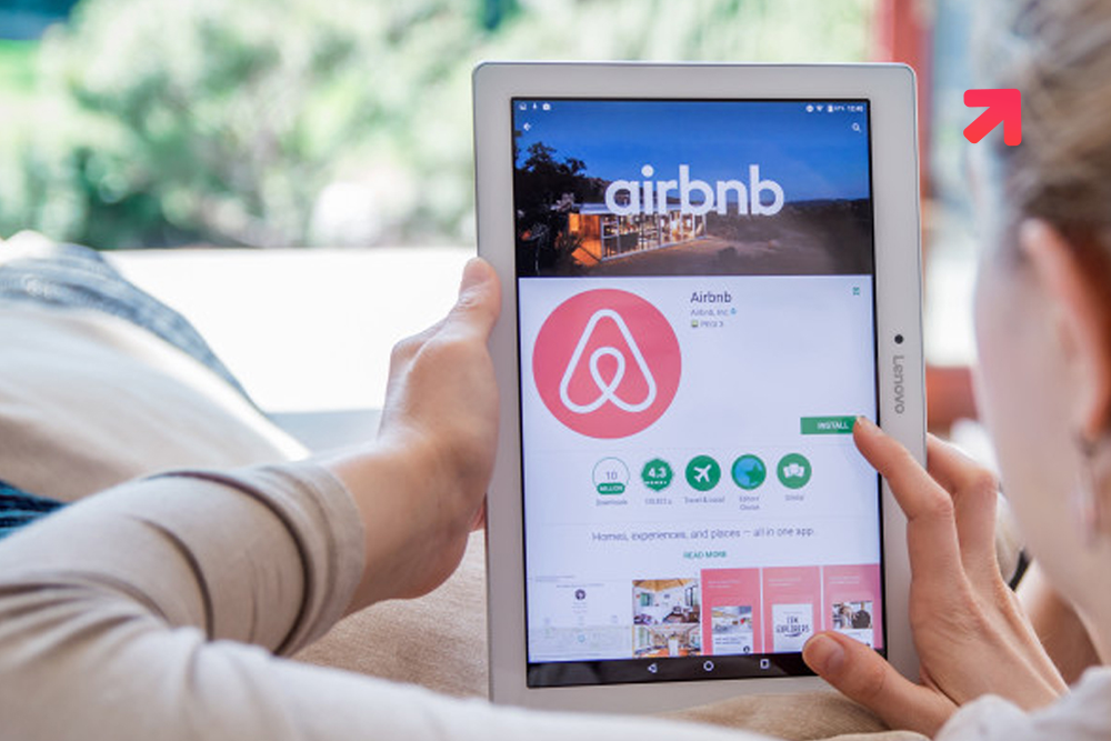 Airbnb Switches to Hedge Funds, Raising $1billlon